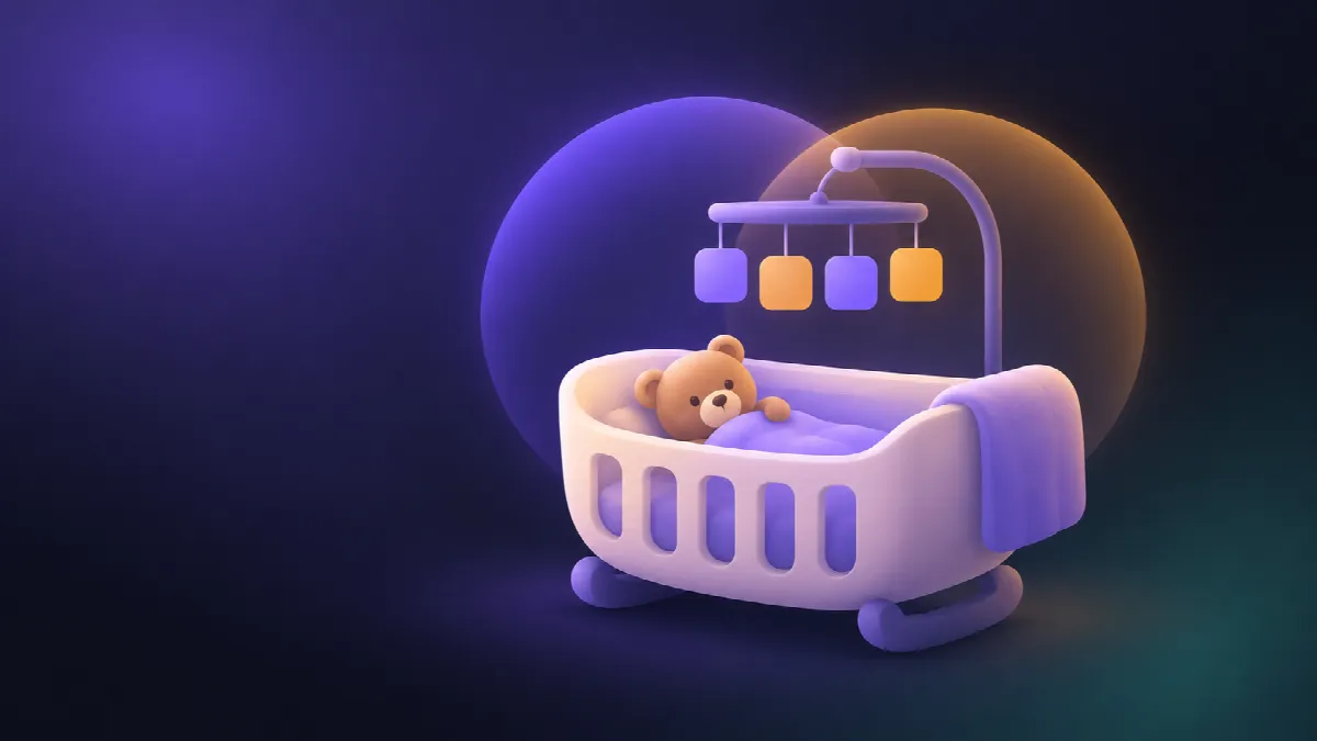 Un berceau et son ours en peluche, sous un mobile de cases violettes et ambrées, entre deux halos qui se rejoignent.